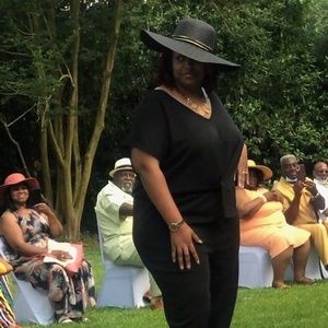 Meet your Posher, Eva